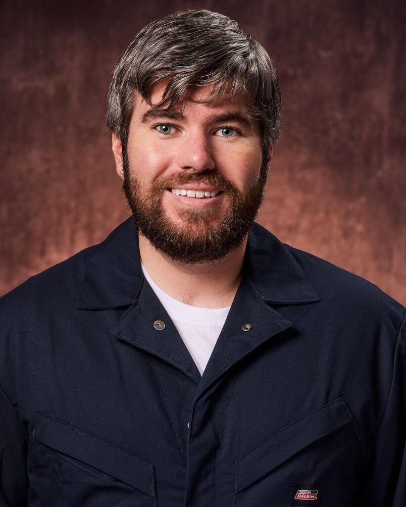 Get Stunning Headshot Looks with Studio and Outdoor Options