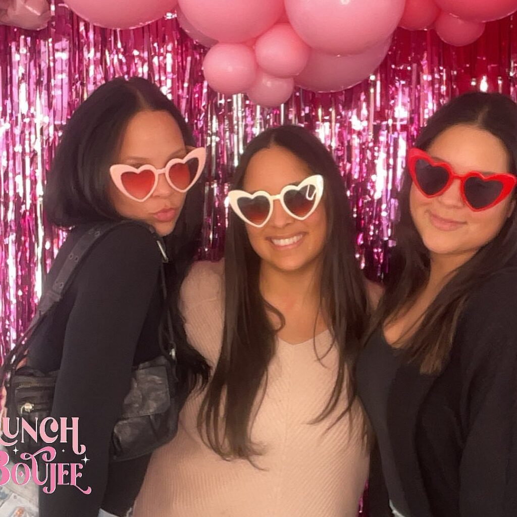 I’m not like a regular booth, I’m a cool booth 🤘🏼