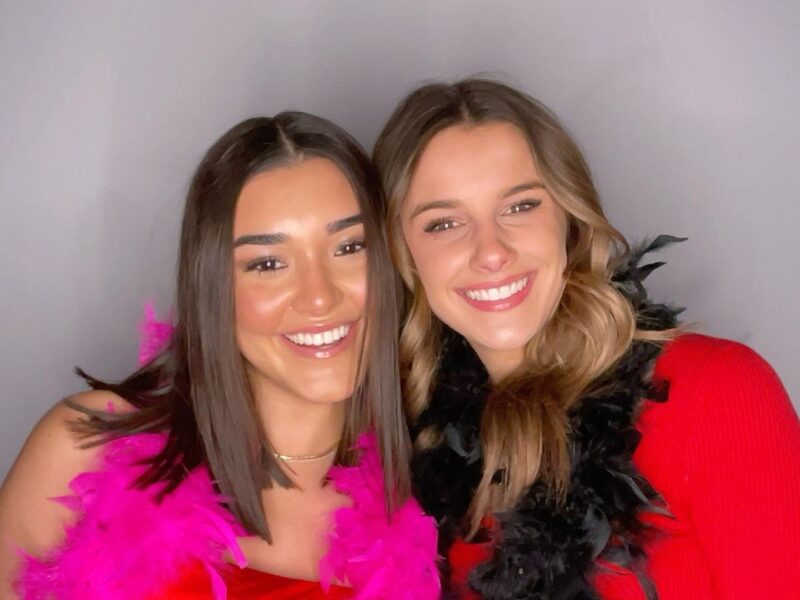 Make an Impression at Your Event with Our Modern Digital Photo Booth: Captivating Photos and Endless Fun!