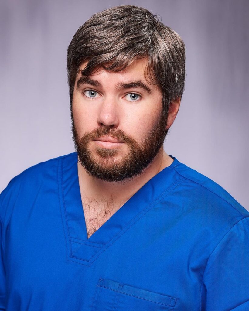 Get Stunning Headshot Looks with Studio and Outdoor Options