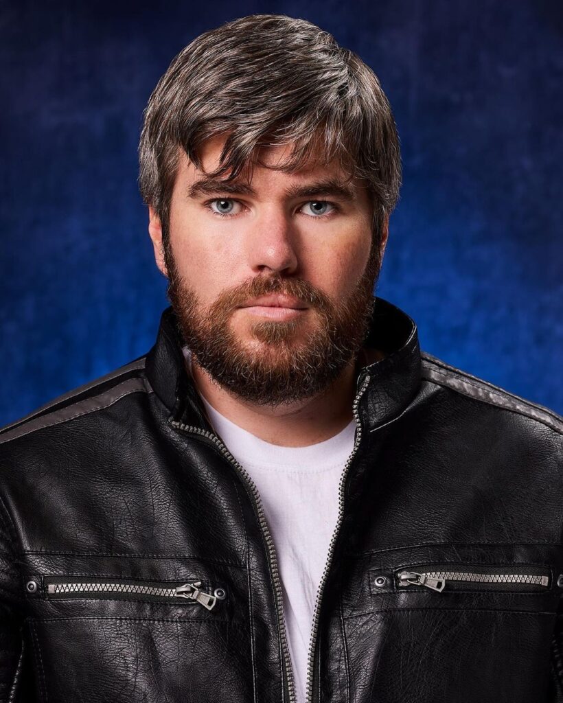 Get Stunning Headshot Looks with Studio and Outdoor Options