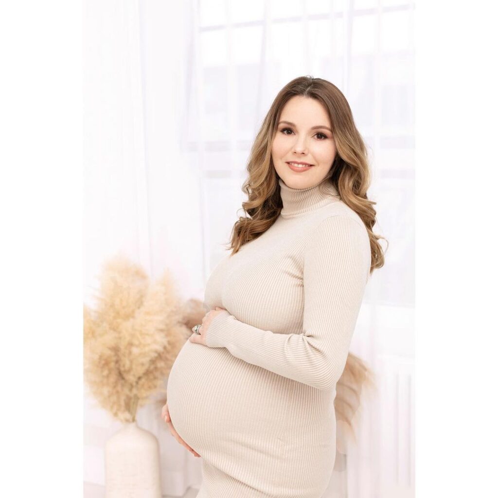 Capture the Beauty and Strength of Your Maternity Journey: Expert Photography in Westchester