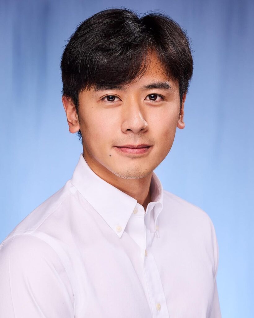 Get Stunning Headshot Looks with Studio and Outdoor Options