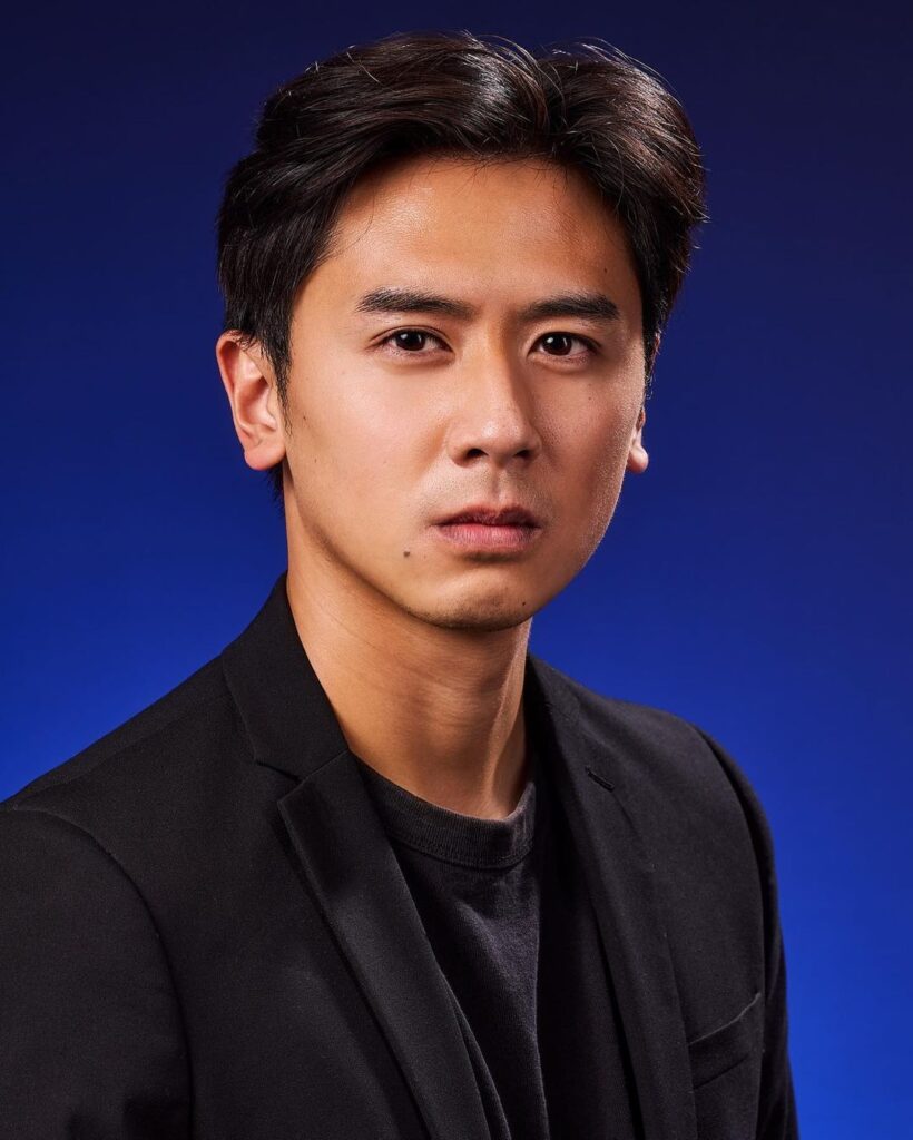 Get Stunning Headshot Looks with Studio and Outdoor Options