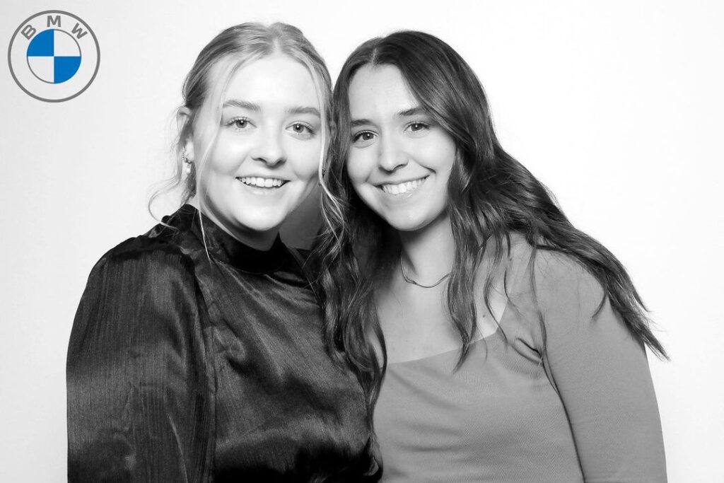 Digital Photo Booths with Flawless Retouching for the Ultimate Glam Experience! Classy, Timeless, Luxury.