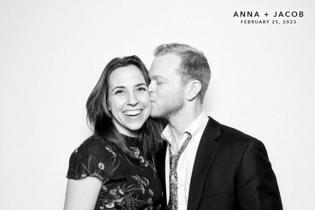 Digital Photo Booths with Flawless Retouching for the Ultimate Glam Experience! Classy, Timeless, Luxury.