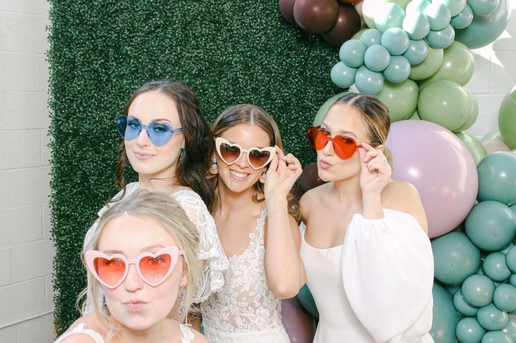 Digital Photo Booths with Flawless Retouching for the Ultimate Glam Experience! Classy, Timeless, Luxury.