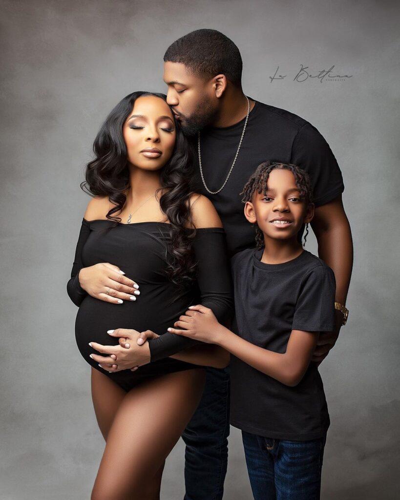 Celebrate the Miracle of Pregnancy with Beautiful Maternity Photos!