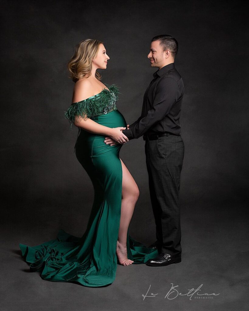 Celebrate the Miracle of Pregnancy with Beautiful Maternity Photos!