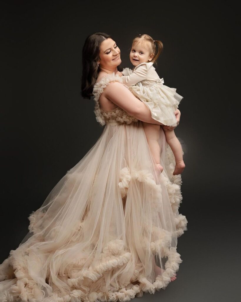 Maternity Photography in Columbus, Ohio - Capturing the Beauty of Motherhood