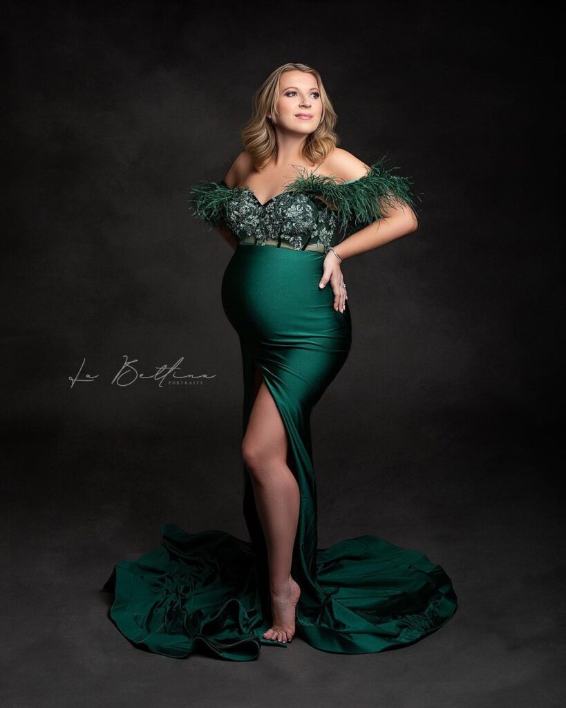 Celebrate the Miracle of Pregnancy with Beautiful Maternity Photos!