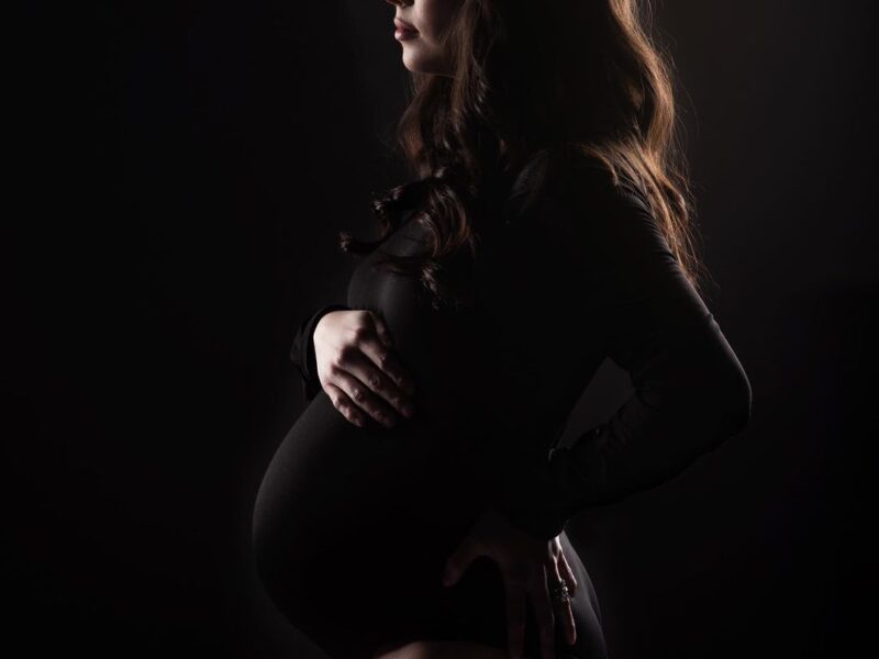 Celebrate your pregnancy with stunning, elegant, and timeless portraits that capture the beauty of this special time in your life.