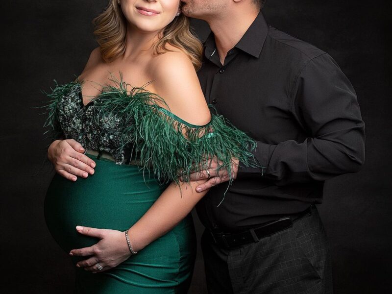 Celebrate the Miracle of Pregnancy with Beautiful Maternity Photos!