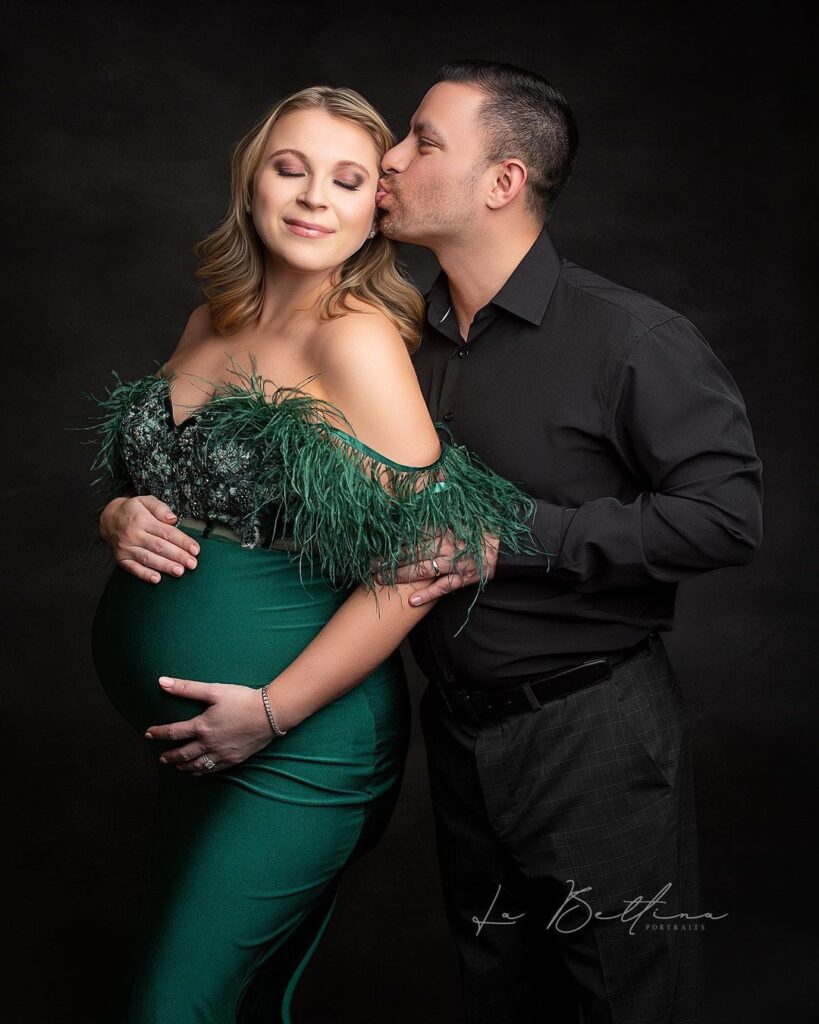 Celebrate the Miracle of Pregnancy with Beautiful Maternity Photos!