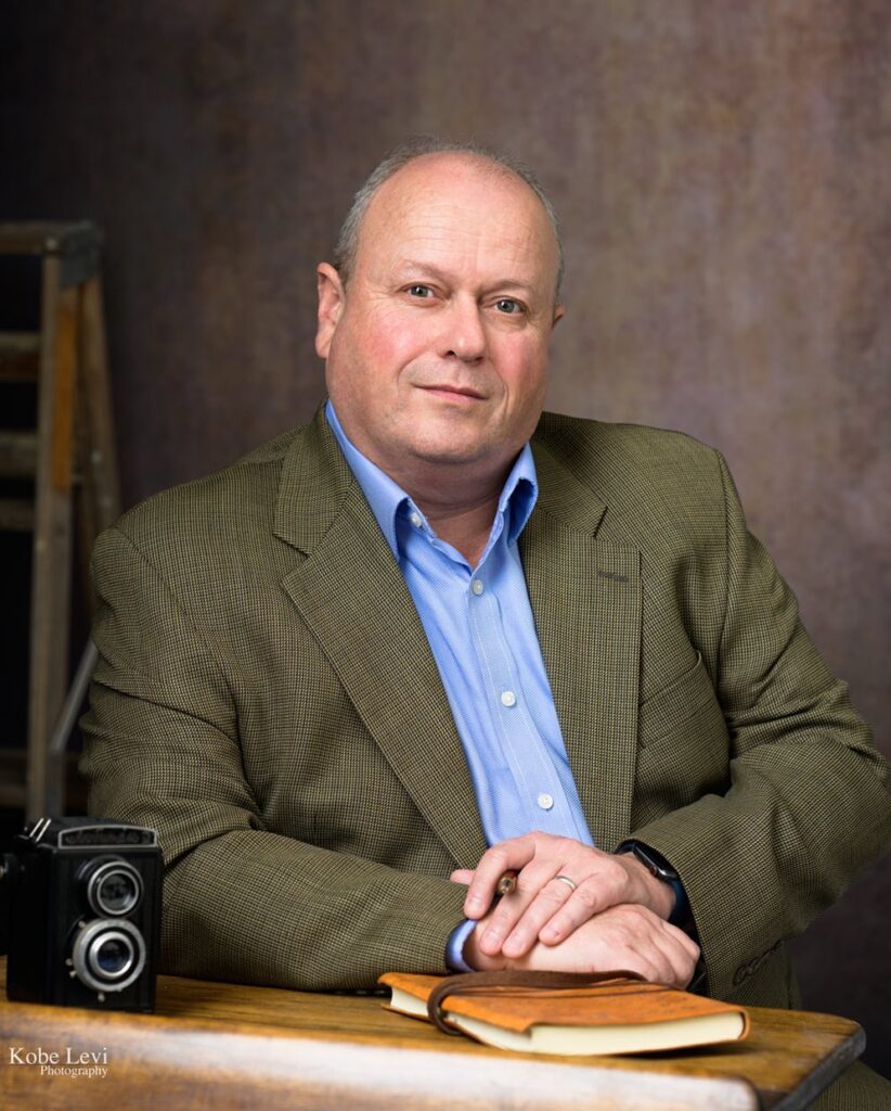 Experience Personalized and Safe Headshot Sessions at Our Contemporary Studio: Professional Backdrops, Wardrobe Racks, and Complimentary Snacks and Beverages Available