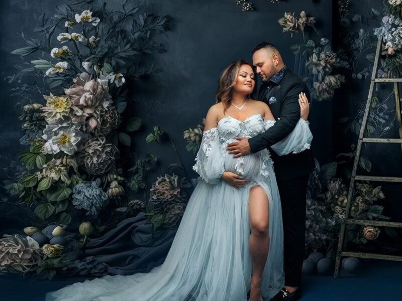 San Diego Maternity Art - Published, Fine Art Maternity Photographer serving the San Diego area! Styled maternity sessions👗300+ gowns available!
