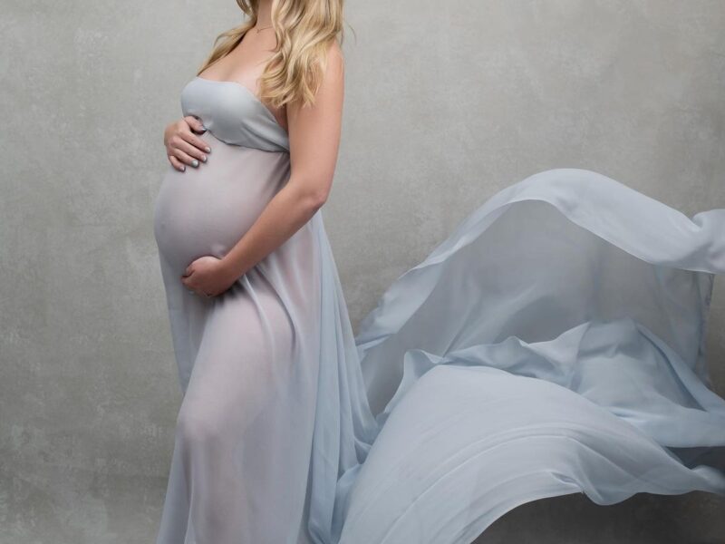 Celebrate your pregnancy with stunning, elegant, and timeless portraits that capture the beauty of this special time in your life.