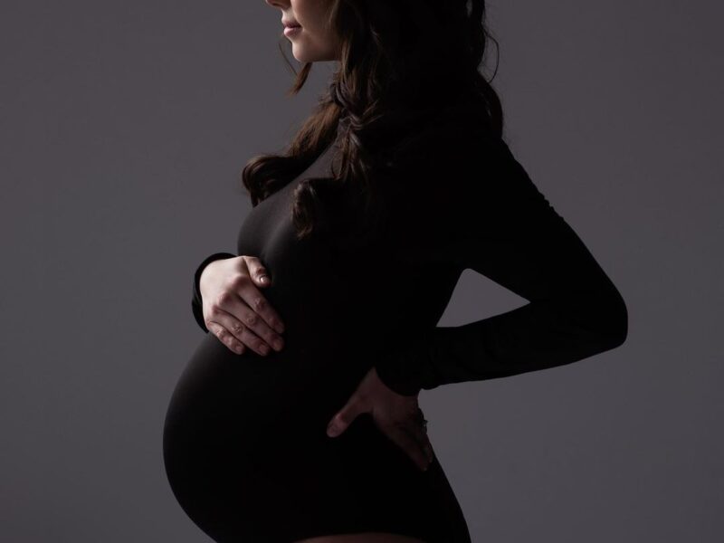 Celebrate your pregnancy with stunning, elegant, and timeless portraits that capture the beauty of this special time in your life.