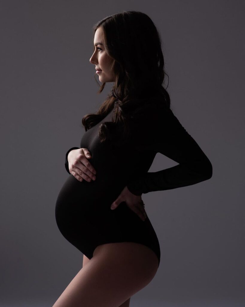 Celebrate your pregnancy with stunning, elegant, and timeless portraits that capture the beauty of this special time in your life.