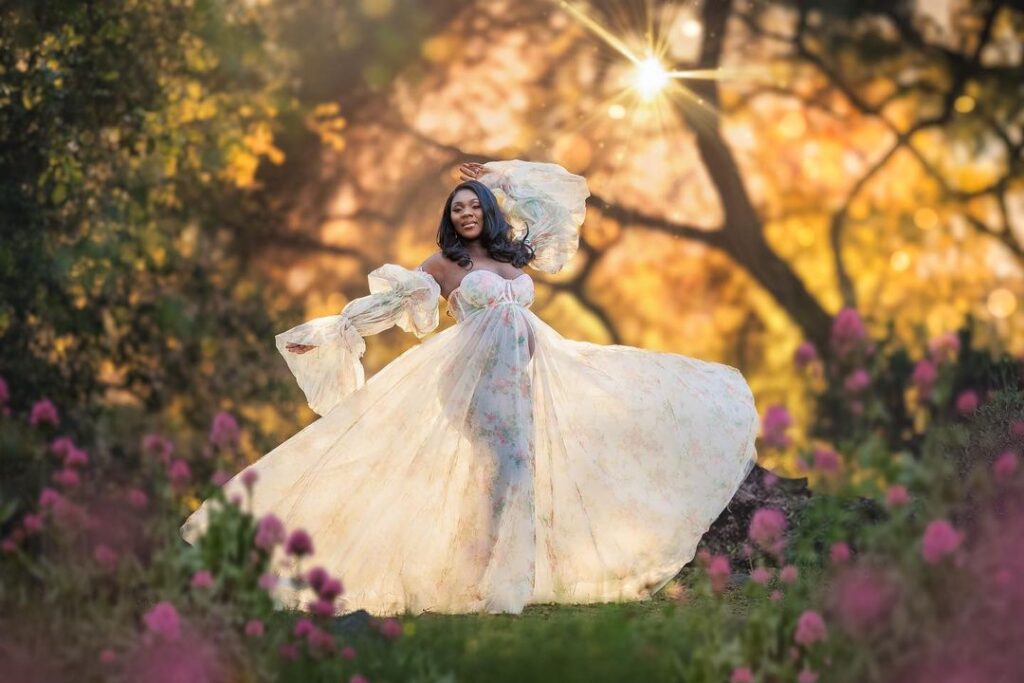 San Diego Maternity Art - Published, Fine Art Maternity Photographer serving the San Diego area! Styled maternity sessions👗300+ gowns available!