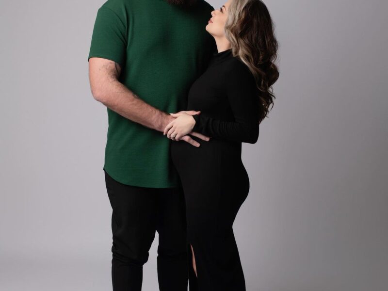 Celebrate your pregnancy with stunning, elegant, and timeless portraits that capture the beauty of this special time in your life.