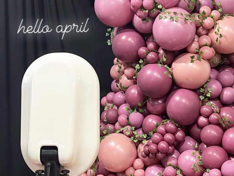 Make an Impression at Your Event with Our Modern Digital Photo Booth: Captivating Photos and Endless Fun!