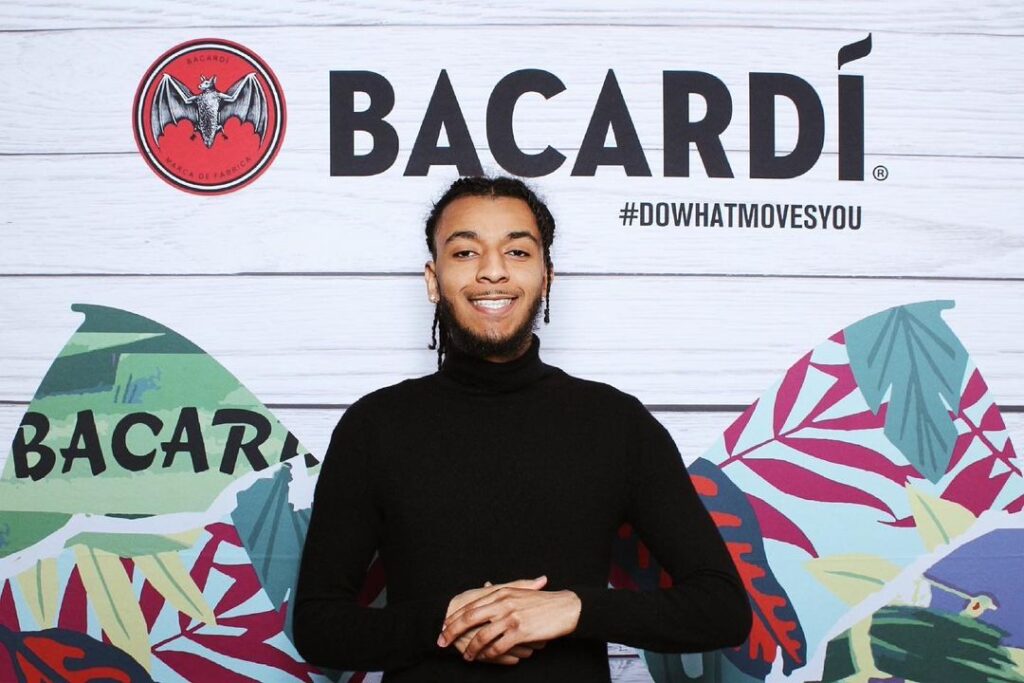 Digital Photo Booths with Flawless Retouching for the Ultimate Glam Experience! Classy, Timeless, Luxury.