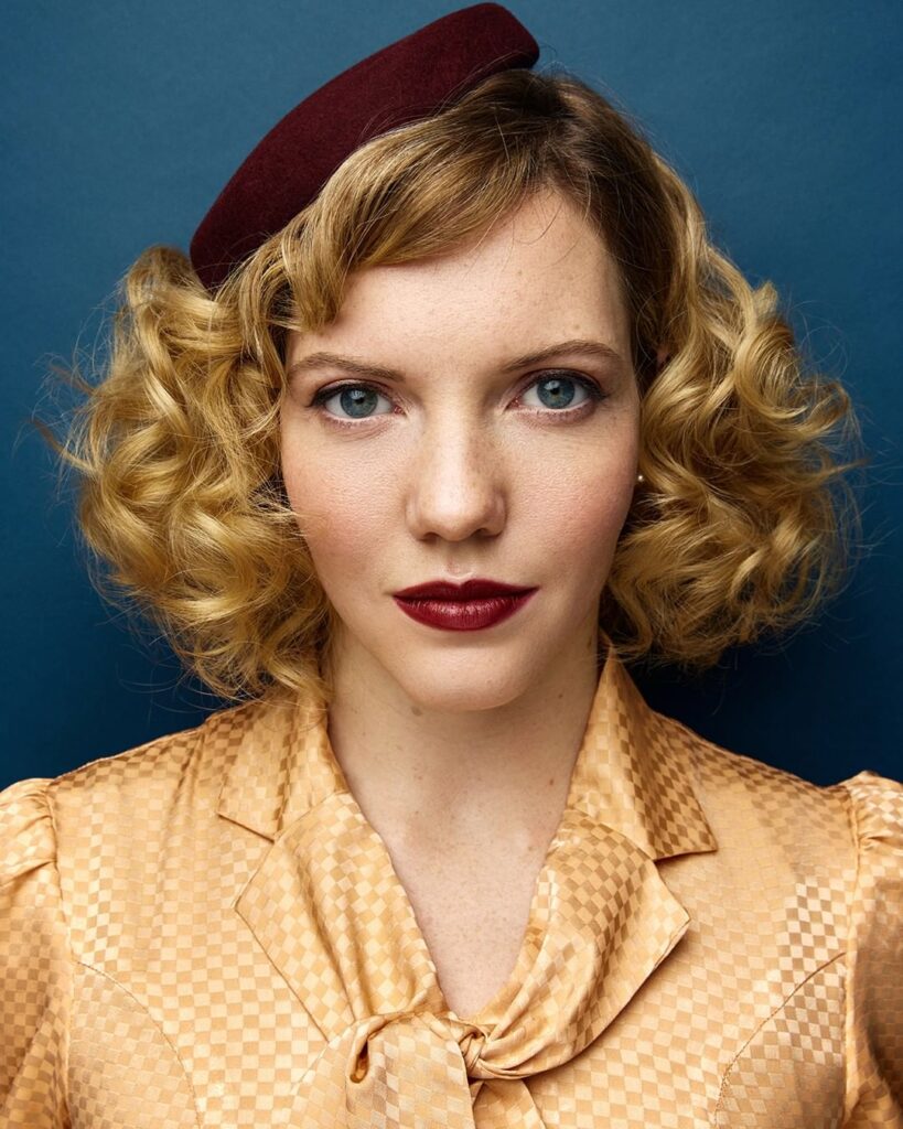 Effortlessly Capture Your Best Look with Studio City's Professional Headshot Photographer: Hi-Res Images Available in Just 2-3 Days