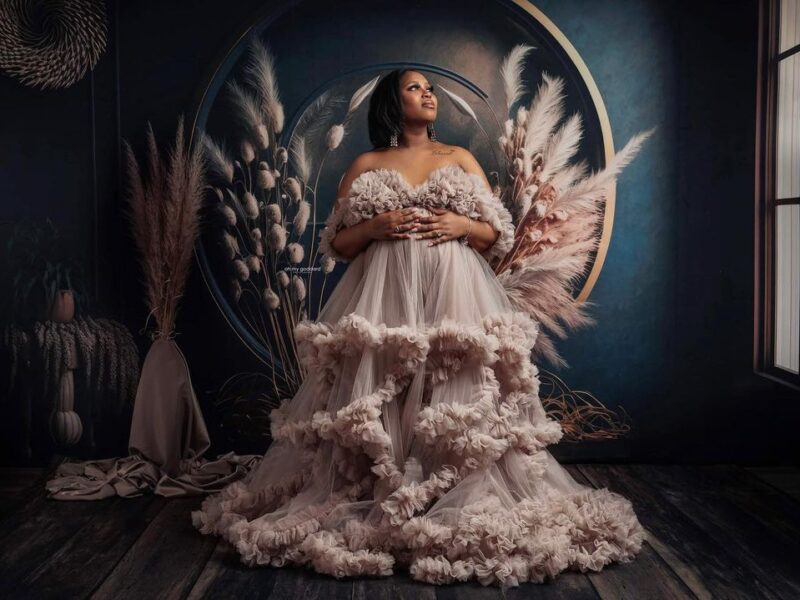 San Diego Maternity Art - Published, Fine Art Maternity Photographer serving the San Diego area! Styled maternity sessions👗300+ gowns available!