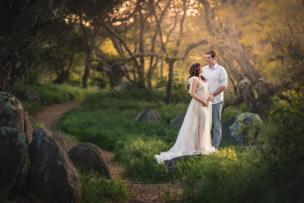 San Diego Maternity Art - Published, Fine Art Maternity Photographer serving the San Diego area! Styled maternity sessions👗300+ gowns available!