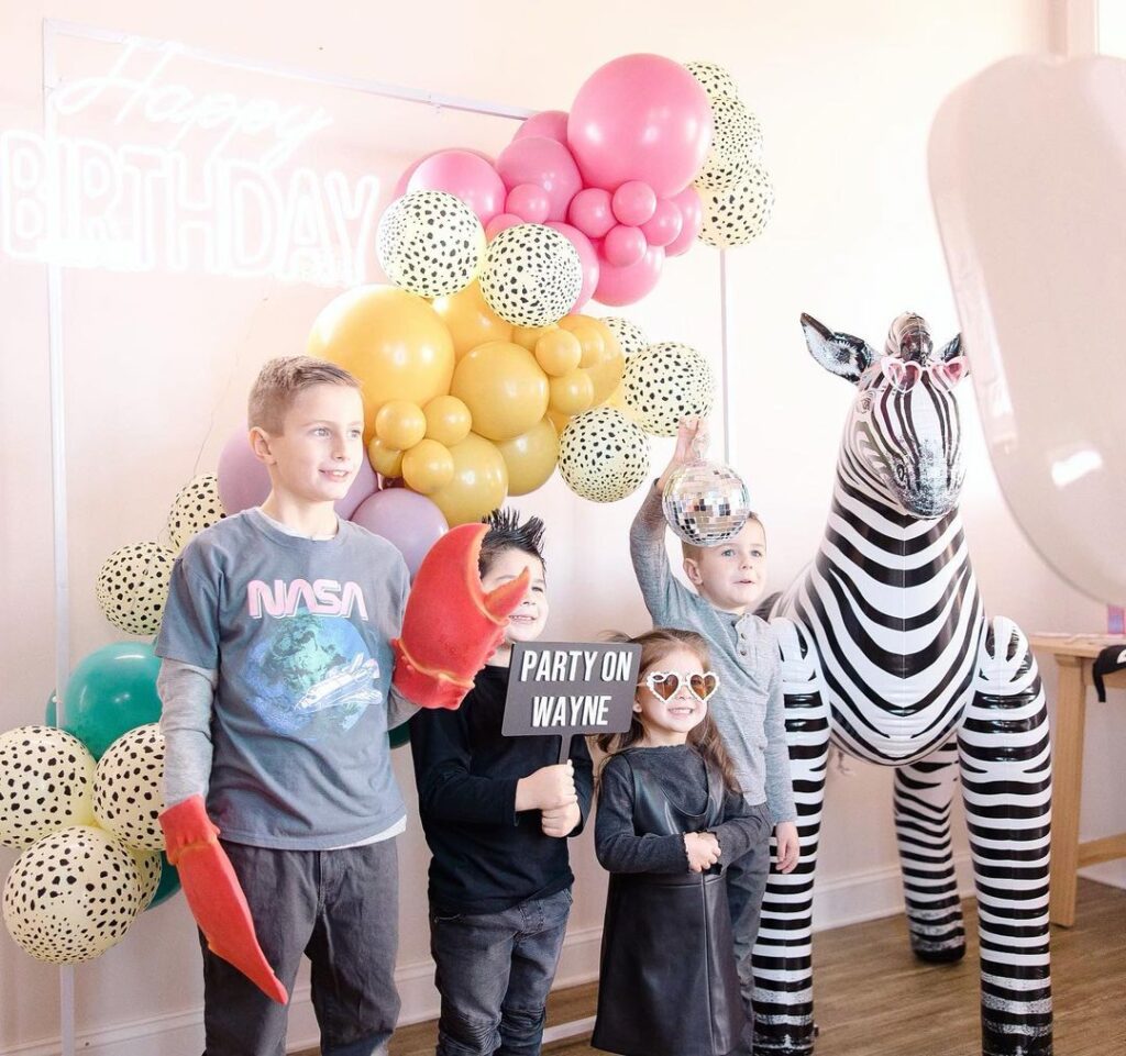 I’m not like a regular booth, I’m a cool booth 🤘🏼