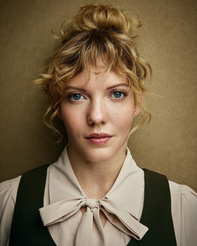 Effortlessly Capture Your Best Look with Studio City's Professional Headshot Photographer: Hi-Res Images Available in Just 2-3 Days