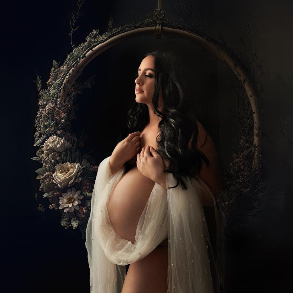 San Diego Maternity Art - Published, Fine Art Maternity Photographer serving the San Diego area! Styled maternity sessions👗300+ gowns available!