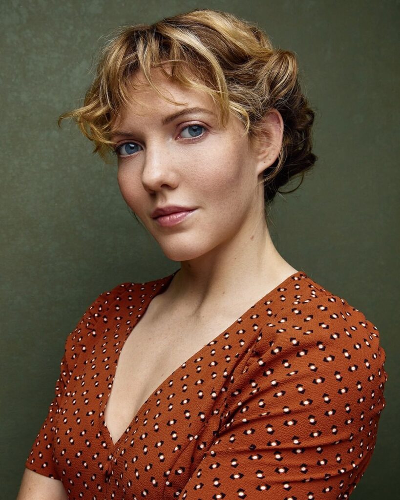 Effortlessly Capture Your Best Look with Studio City's Professional Headshot Photographer: Hi-Res Images Available in Just 2-3 Days