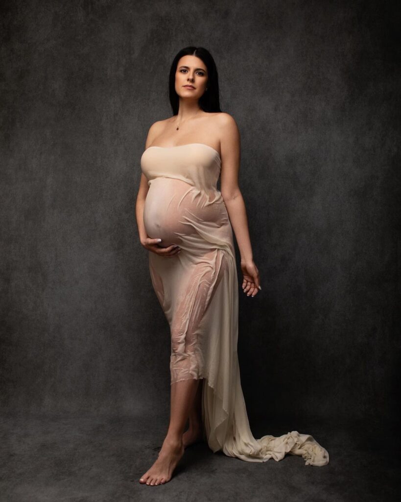 Celebrate your pregnancy with stunning, elegant, and timeless portraits that capture the beauty of this special time in your life.