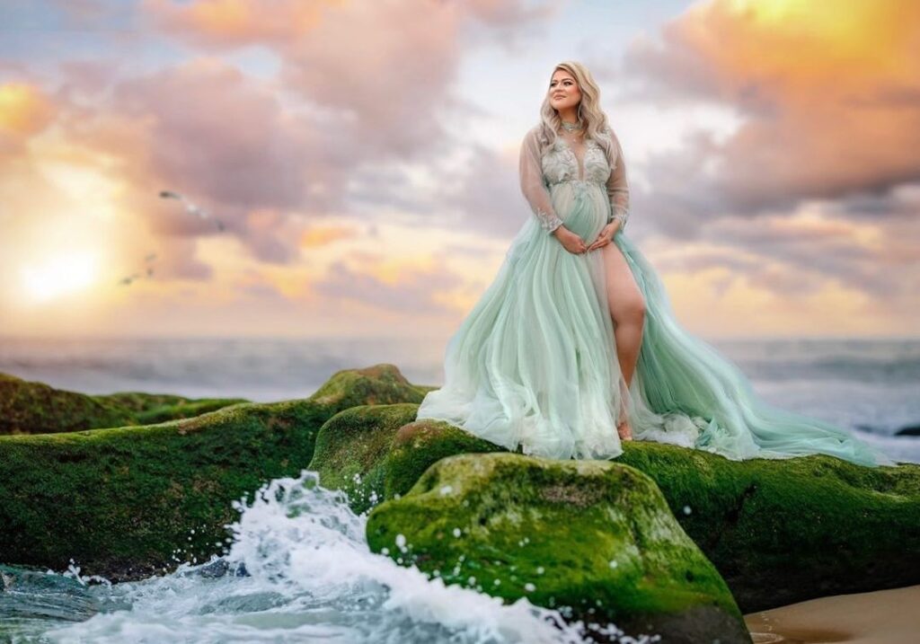 San Diego Maternity Art - Published, Fine Art Maternity Photographer serving the San Diego area! Styled maternity sessions👗300+ gowns available!