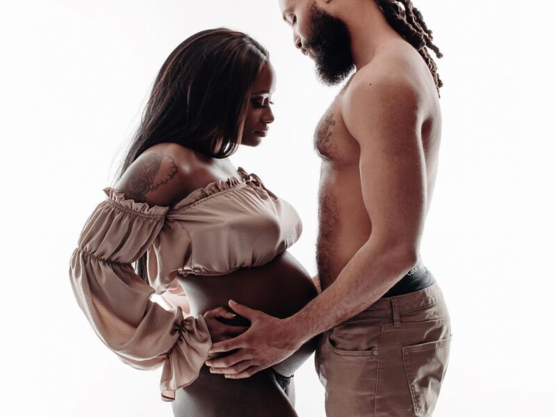 Celebrate your pregnancy with stunning, elegant, and timeless portraits that capture the beauty of this special time in your life.