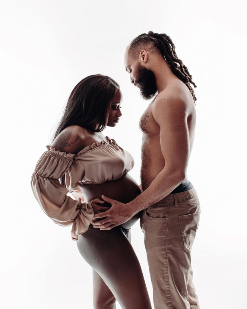 Celebrate your pregnancy with stunning, elegant, and timeless portraits that capture the beauty of this special time in your life.