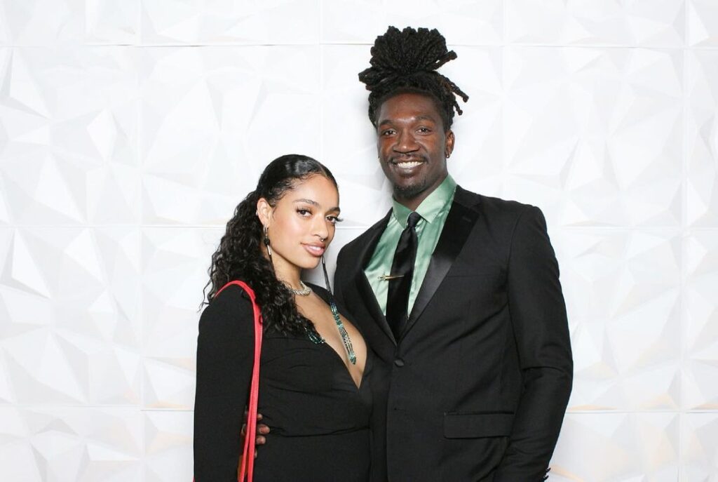 Digital Photo Booths with Flawless Retouching for the Ultimate Glam Experience! Classy, Timeless, Luxury.