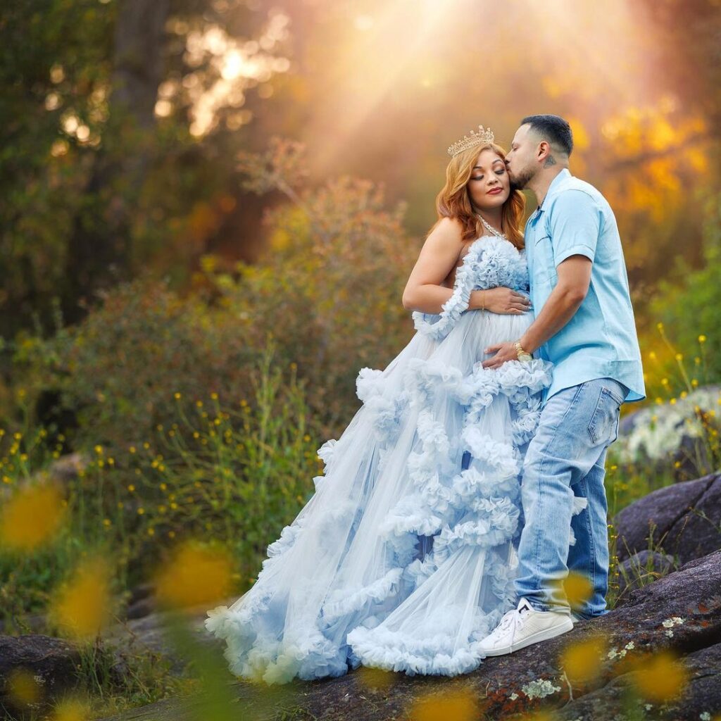 San Diego Maternity Art - Published, Fine Art Maternity Photographer serving the San Diego area! Styled maternity sessions👗300+ gowns available!
