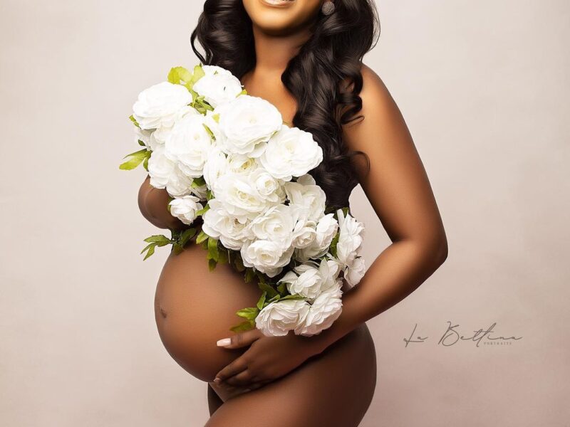Celebrate the Miracle of Pregnancy with Beautiful Maternity Photos!