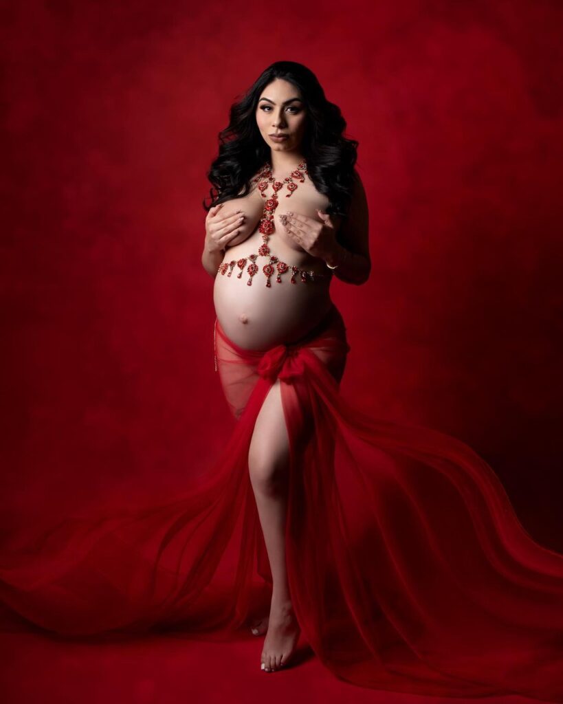 Maternity Photographer in San Diego, CA - Fotógrafa de Maternidad en San Diego, CA - Capturando los Momentos Más Preciosos de tu Embarazo