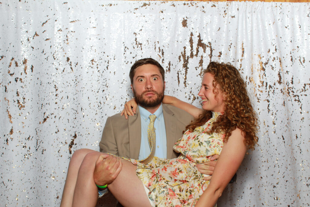 State of the Art Photo Booth Technology for Unforgettable Events: Elegant Prints, Customizable Layouts, and MMS Sharing!