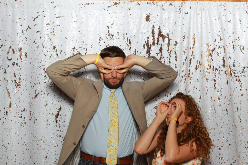 State of the Art Photo Booth Technology for Unforgettable Events: Elegant Prints, Customizable Layouts, and MMS Sharing!