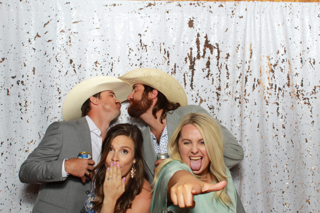 State of the Art Photo Booth Technology for Unforgettable Events: Elegant Prints, Customizable Layouts, and MMS Sharing!