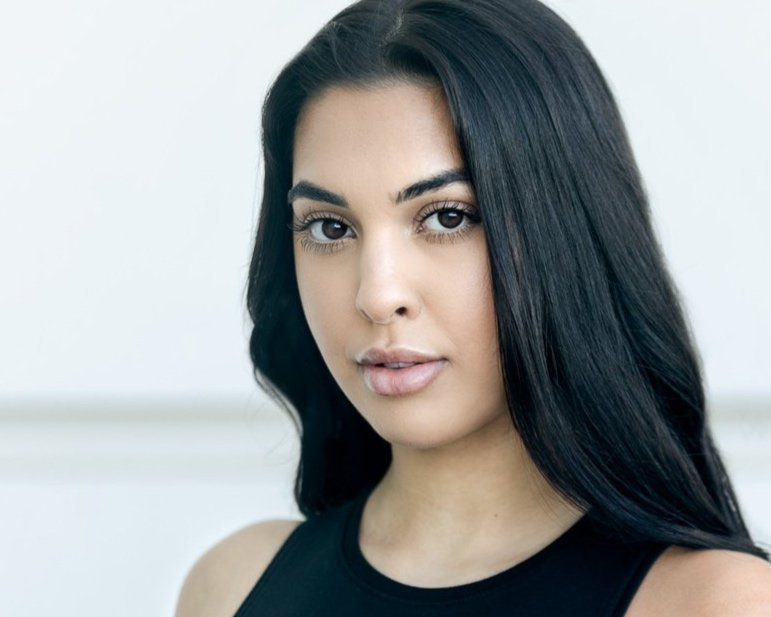 Elevate Your Professional Image with Our Flexible Headshot Photography Session: Unlimited Outfit Changes and Multiple Background Options