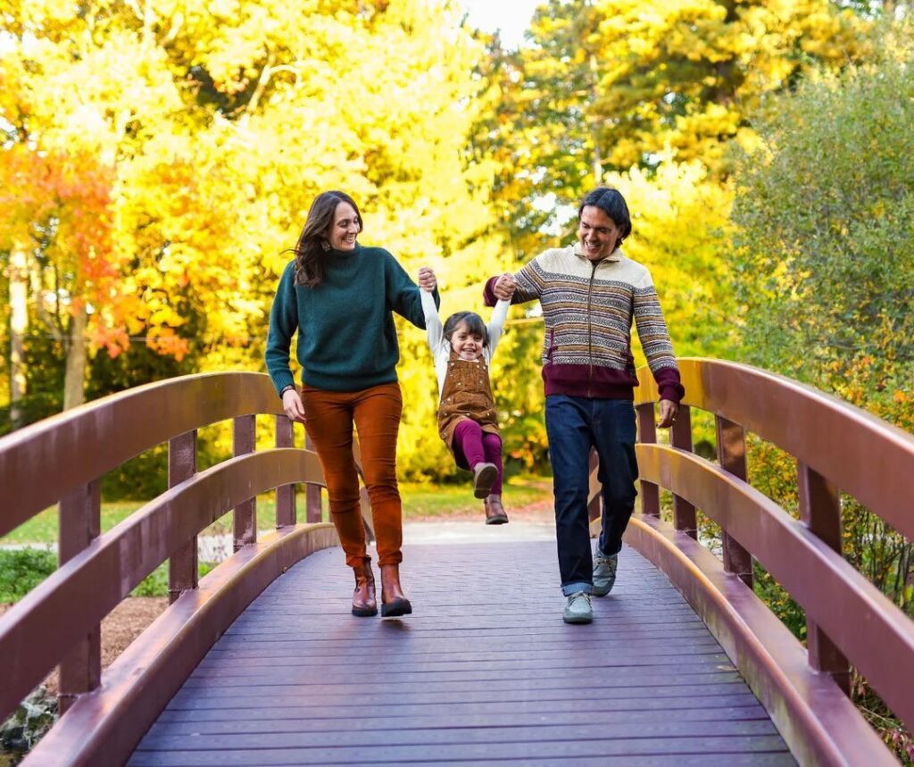 Authentic and Heartfelt Family Photography: Capturing Emotions and Connections with an Energetic and Fun-Loving Artist