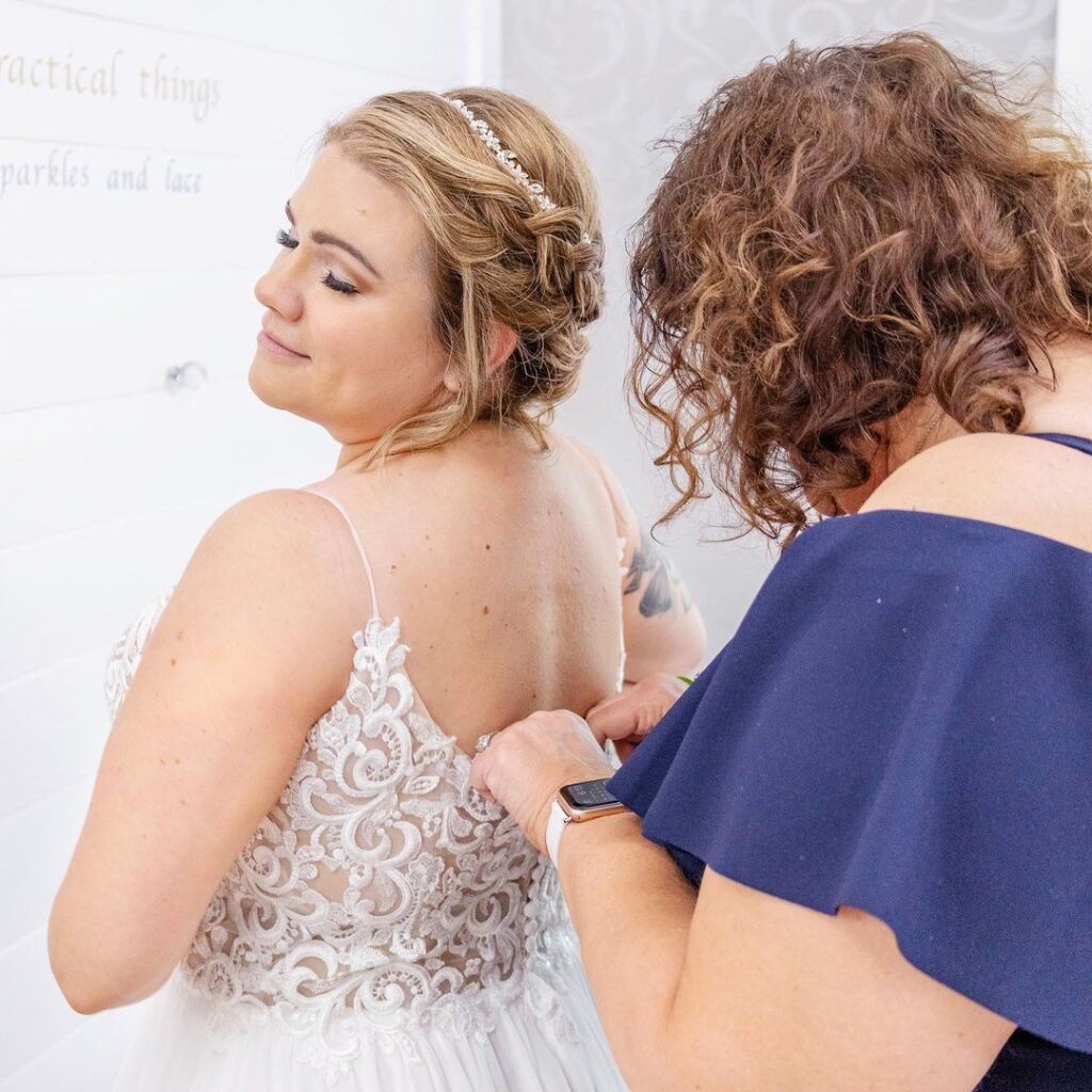 Photographer 📷 Capturing love through bright, colorful photos 🌈 Every love story deserves celebrating