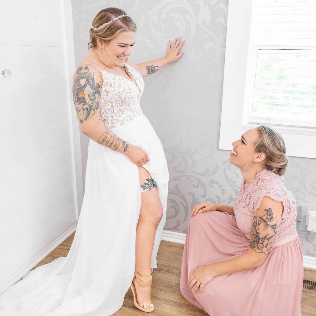 Photographer 📷 Capturing love through bright, colorful photos 🌈 Every love story deserves celebrating