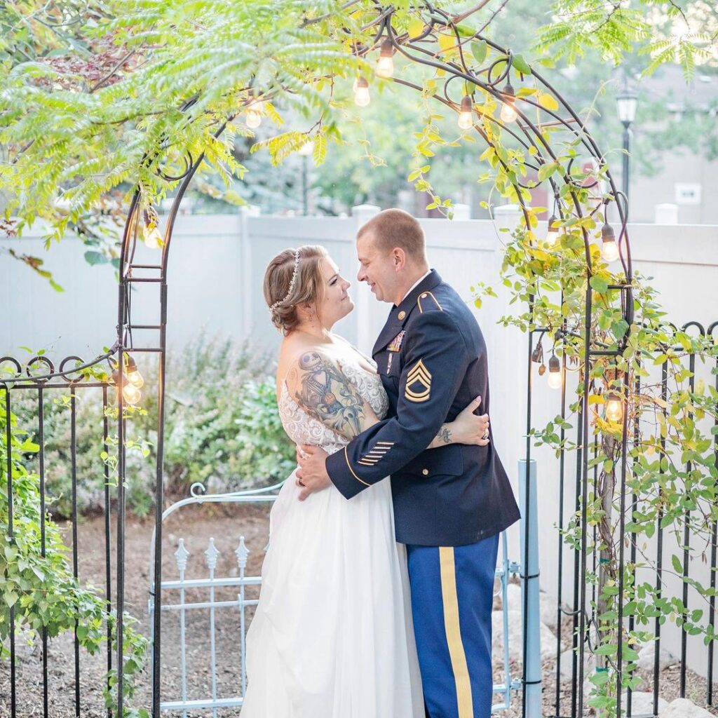 Photographer 📷 Capturing love through bright, colorful photos 🌈 Every love story deserves celebrating